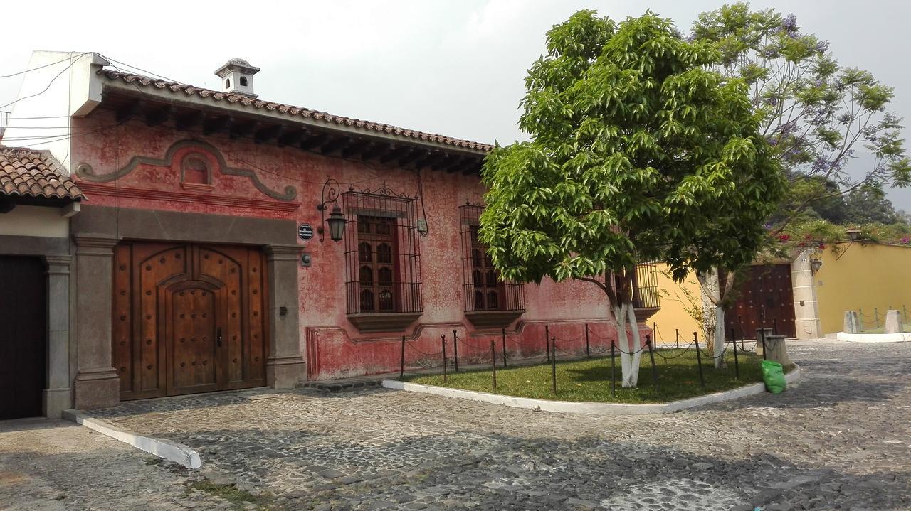 La Casa De La Alameda Bed & Breakfast Antigua Exterior photo