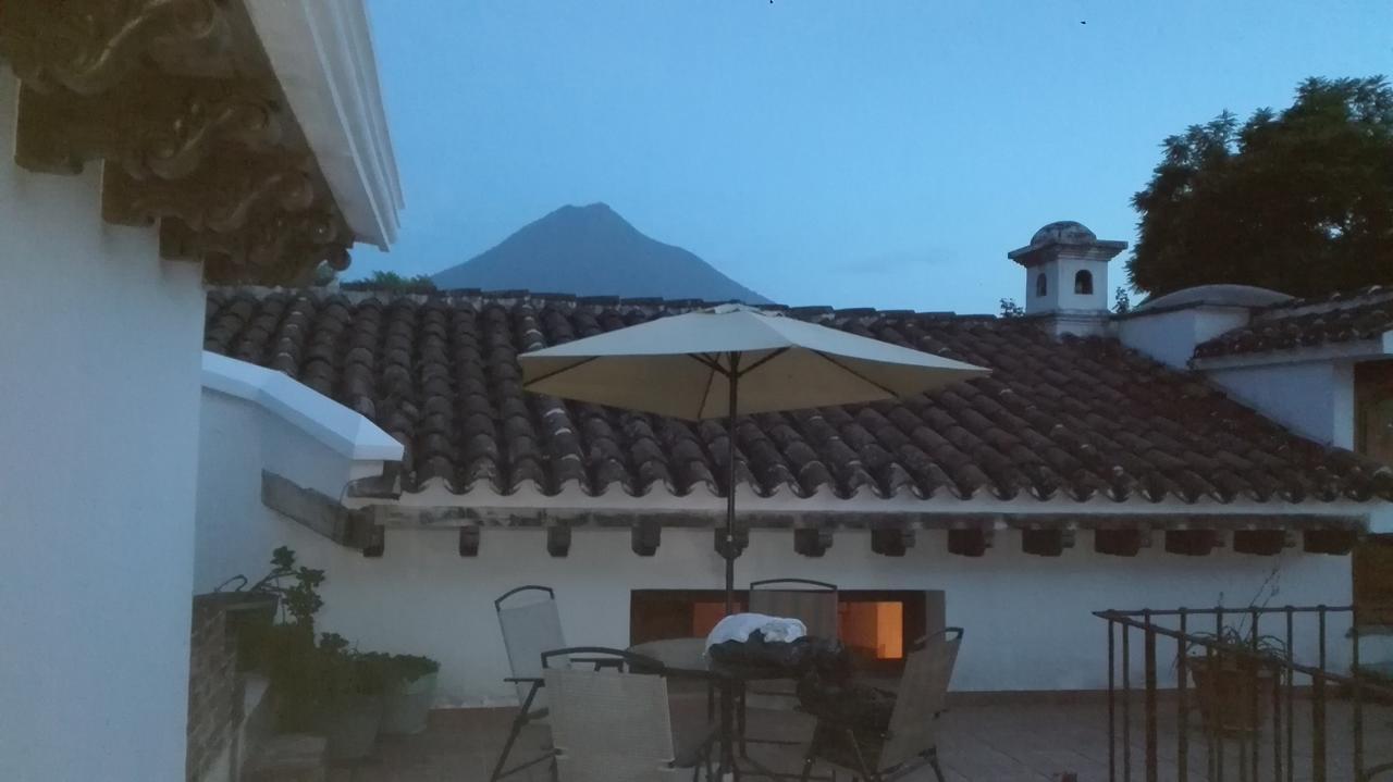 La Casa De La Alameda Bed & Breakfast Antigua Exterior photo