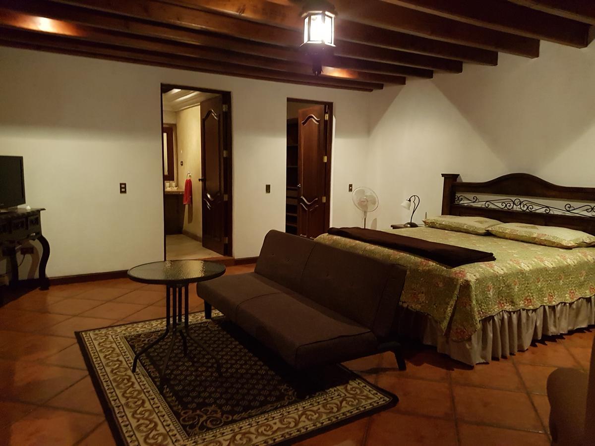 La Casa De La Alameda Bed & Breakfast Antigua Exterior photo