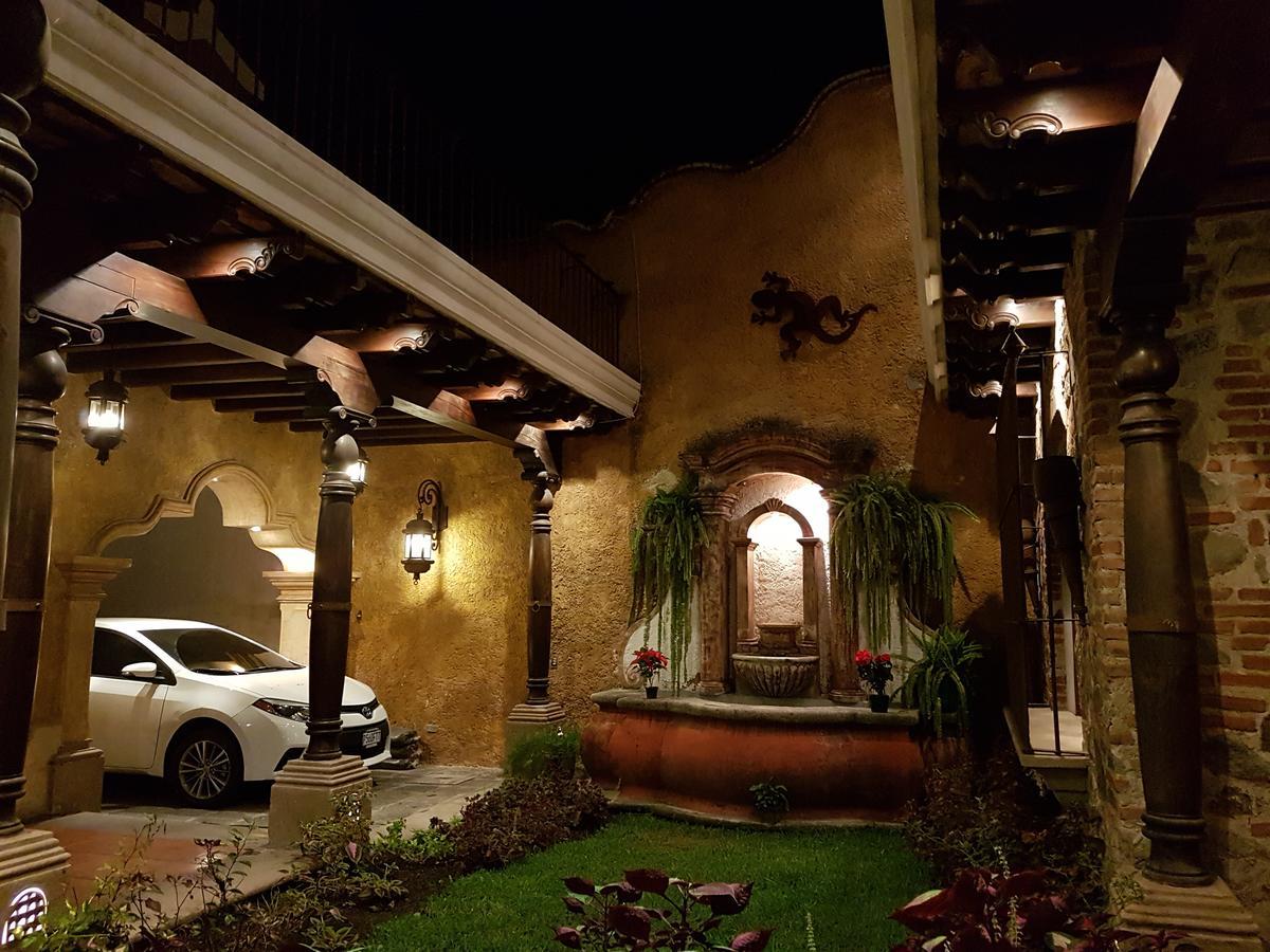La Casa De La Alameda Bed & Breakfast Antigua Exterior photo